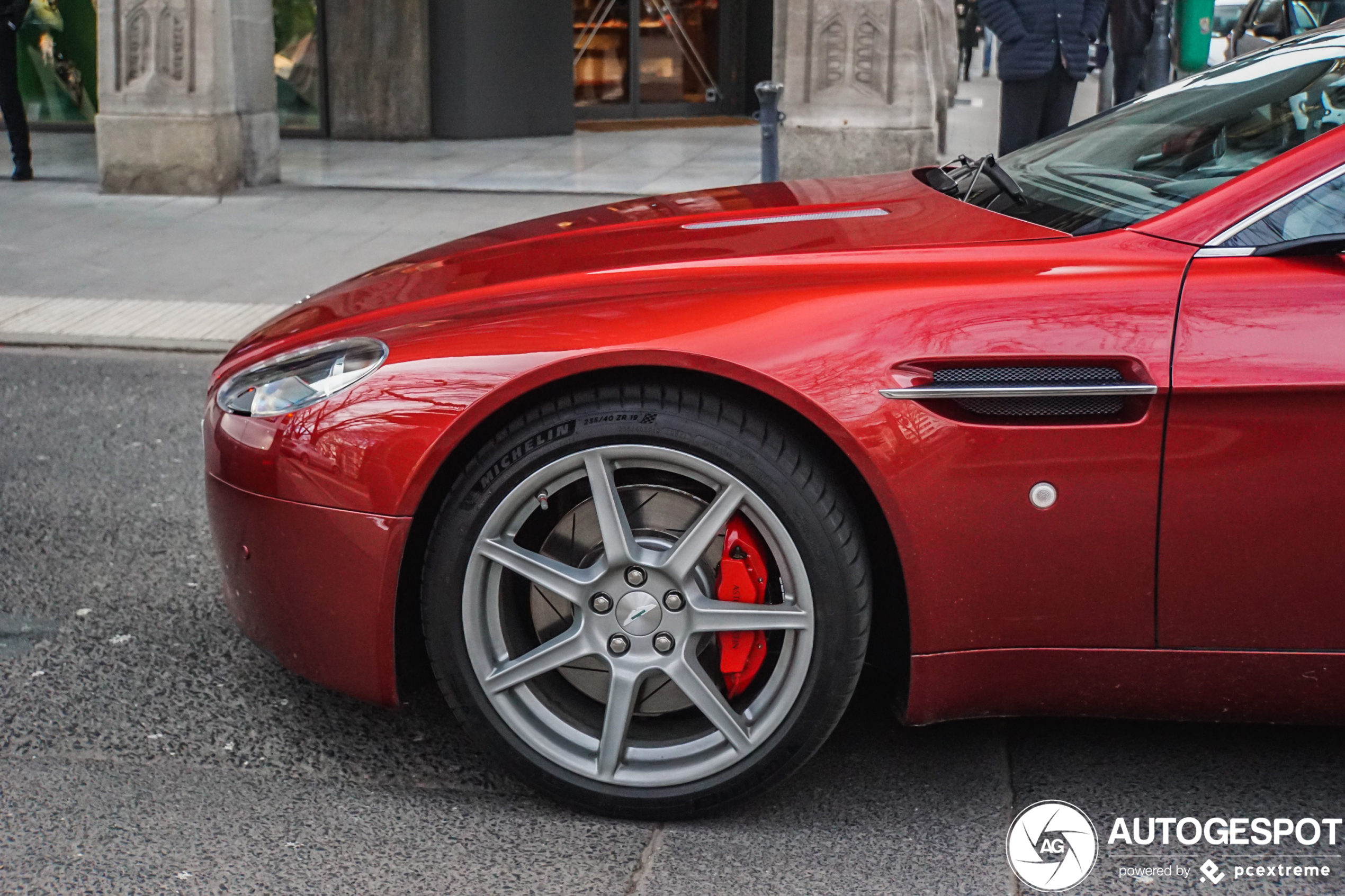 Aston Martin V8 Vantage Roadster