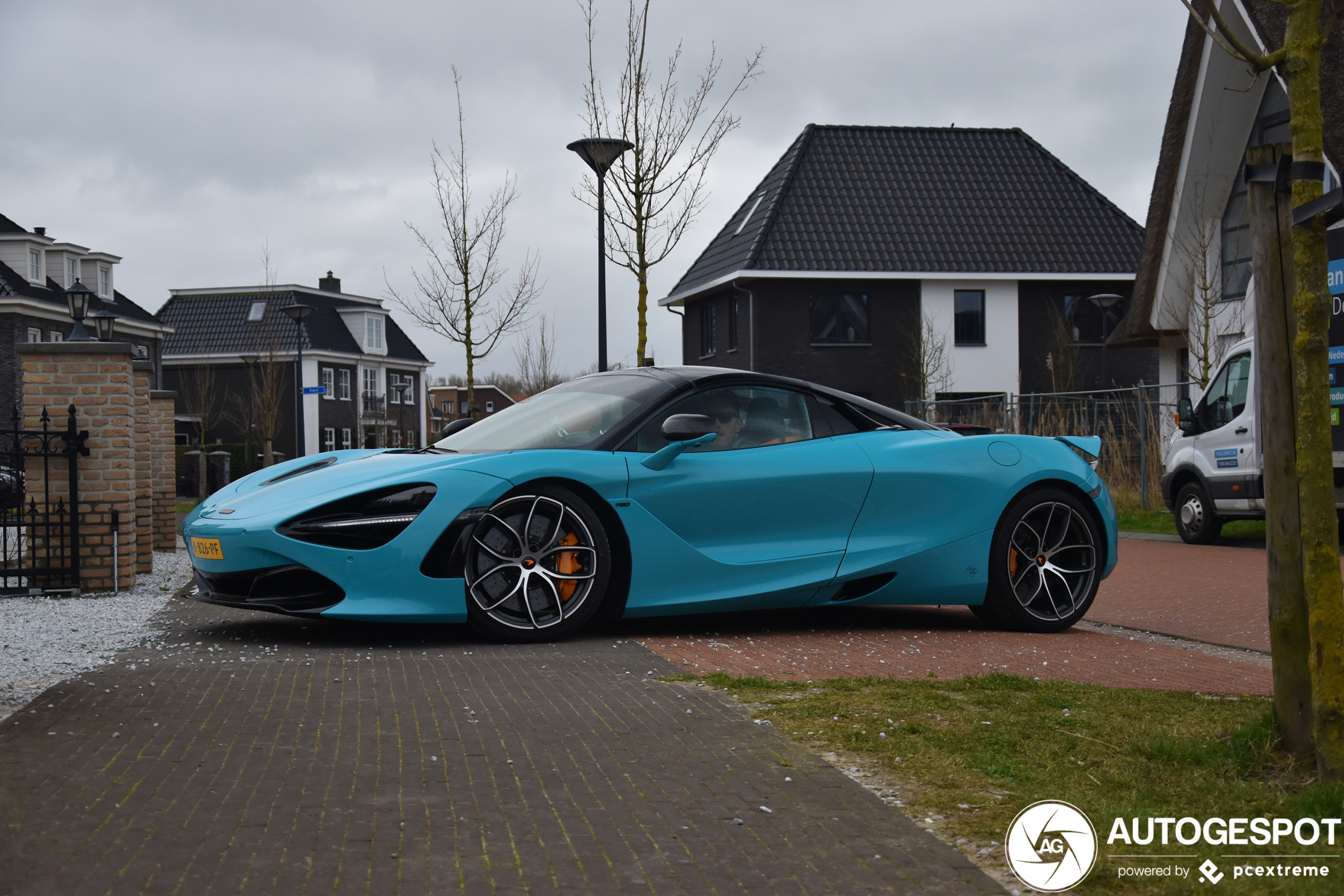 Nicky Romero heeft een nieuw kleurtje op zijn McLaren 720S Spider