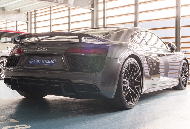 Audi R8 V10 Plus 2015