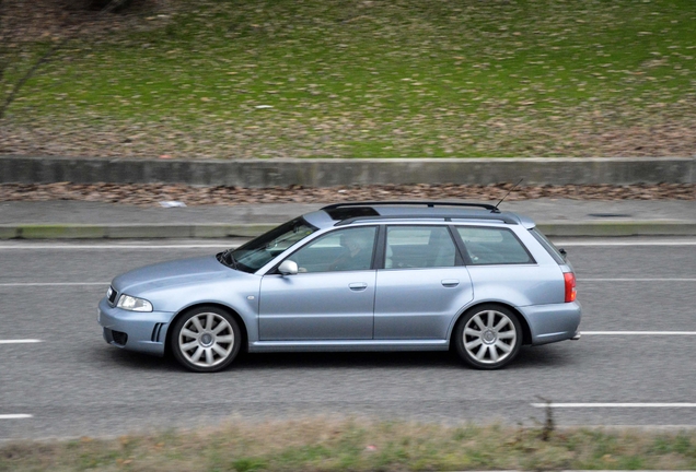 Audi RS4 Avant B5