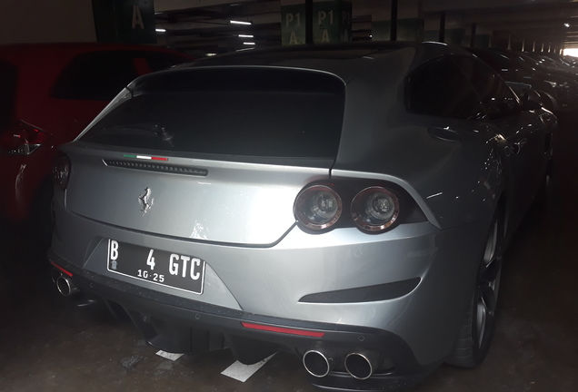 Ferrari GTC4Lusso T