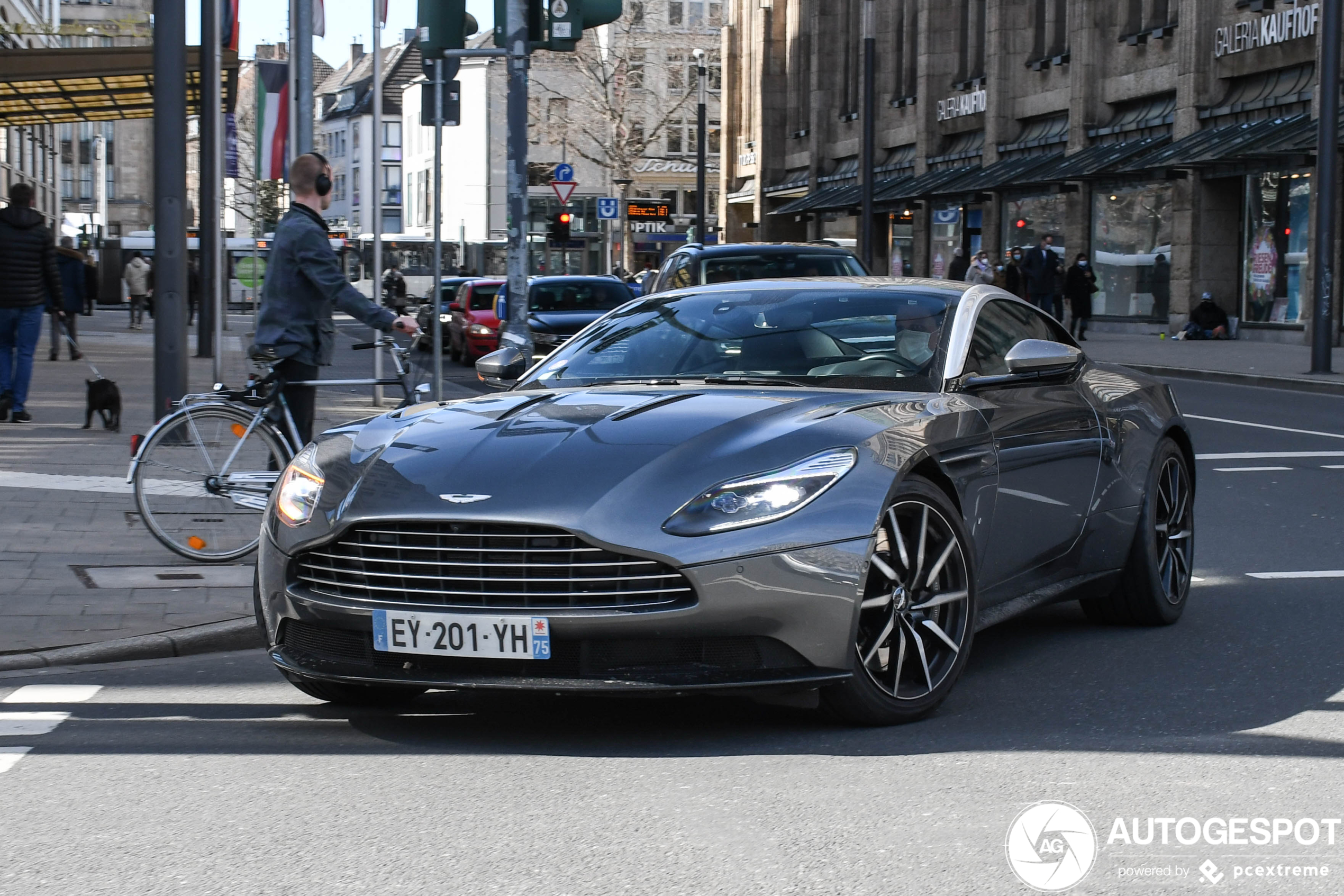 Aston Martin DB11