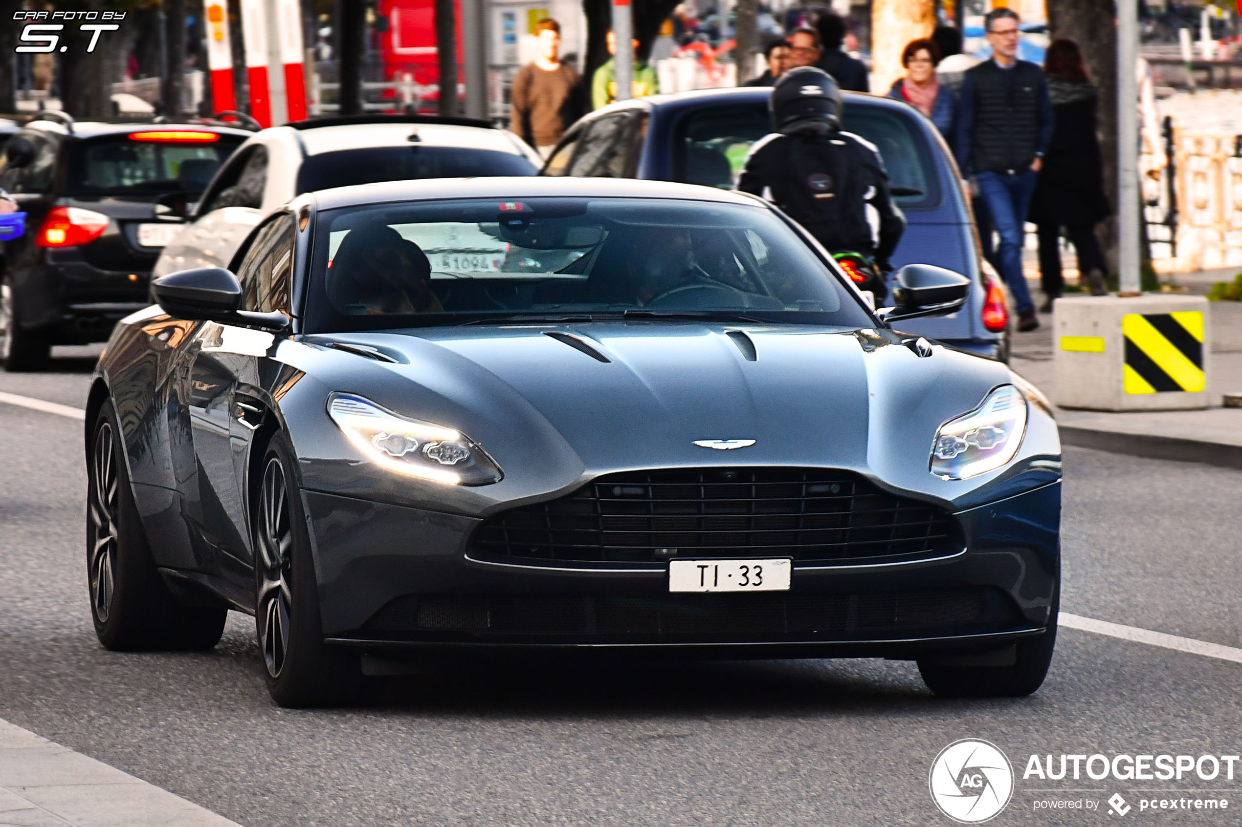 Aston Martin DB11