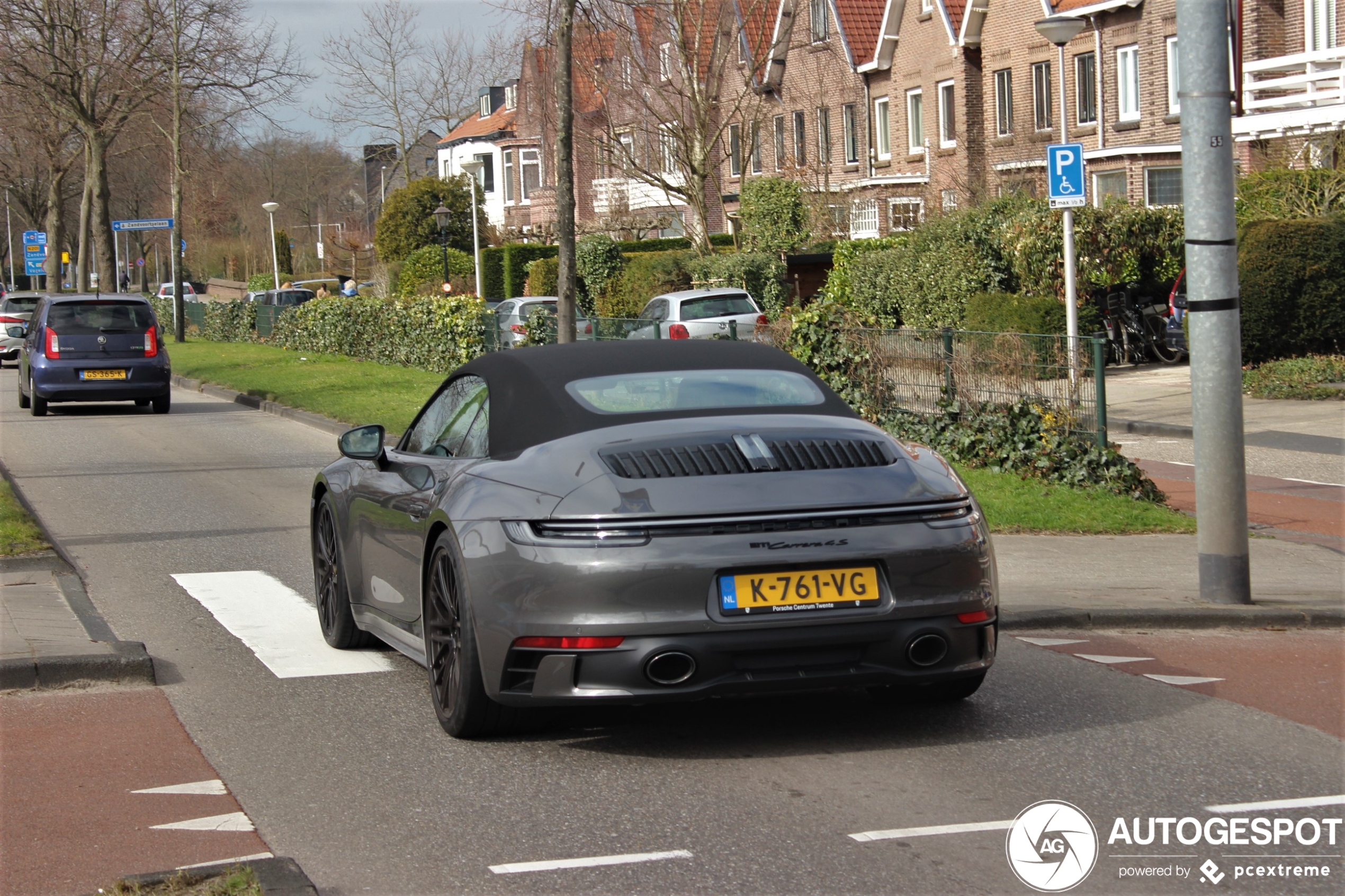 Porsche 992 Carrera 4S Cabriolet