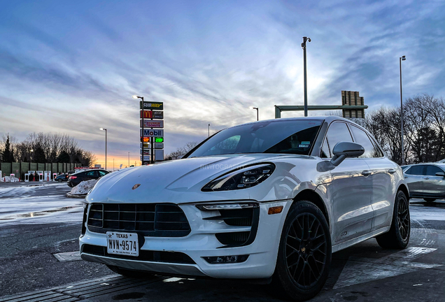 Porsche 95B Macan GTS