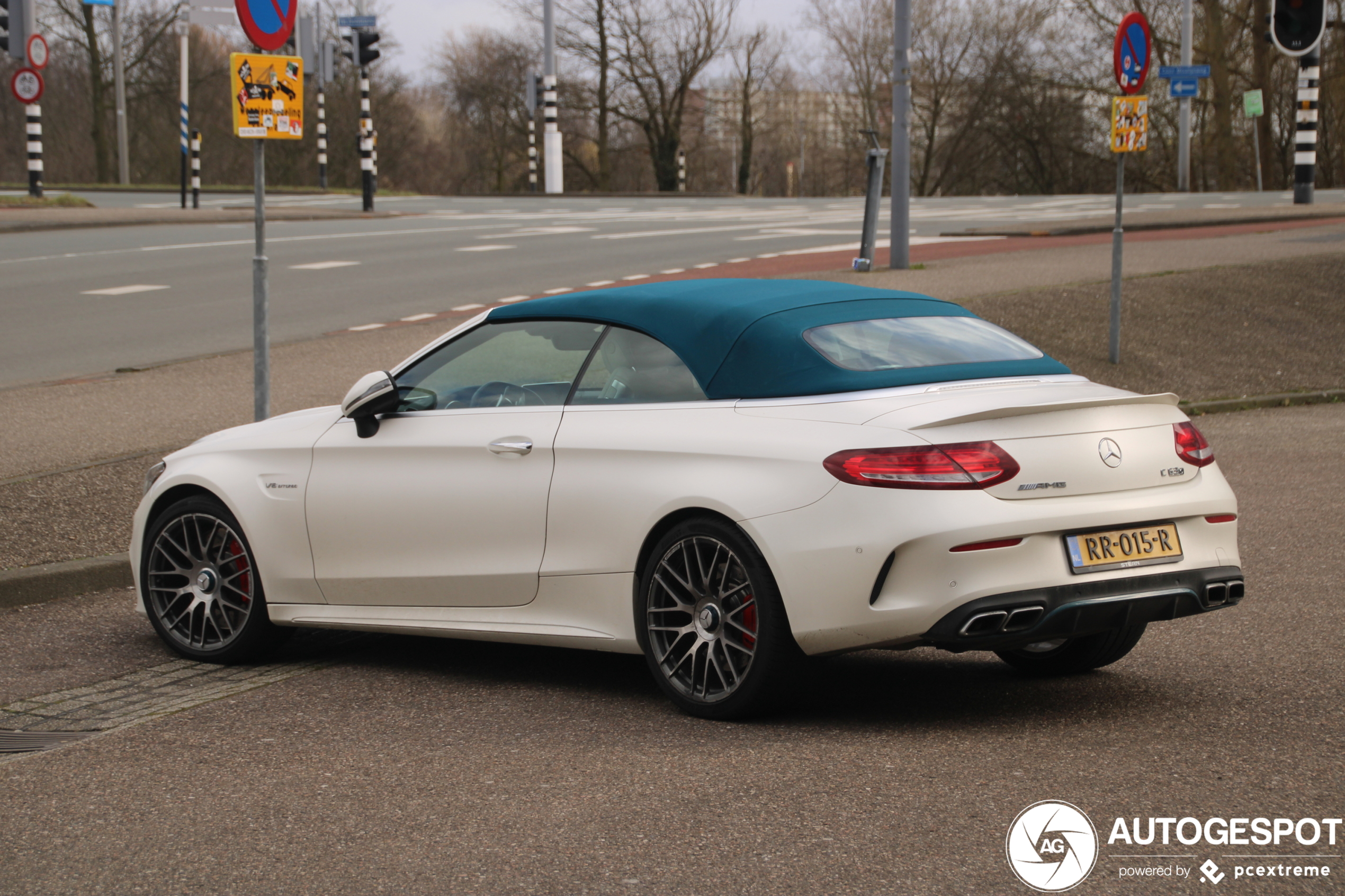 Mercedes-AMG C 63 S Convertible A205 Ocean Blue Edition