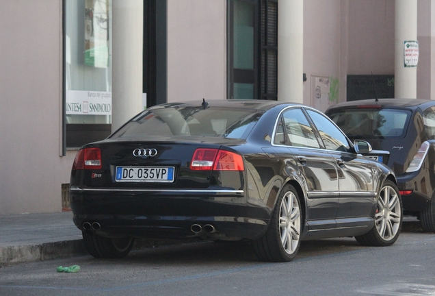 Audi S8 D3