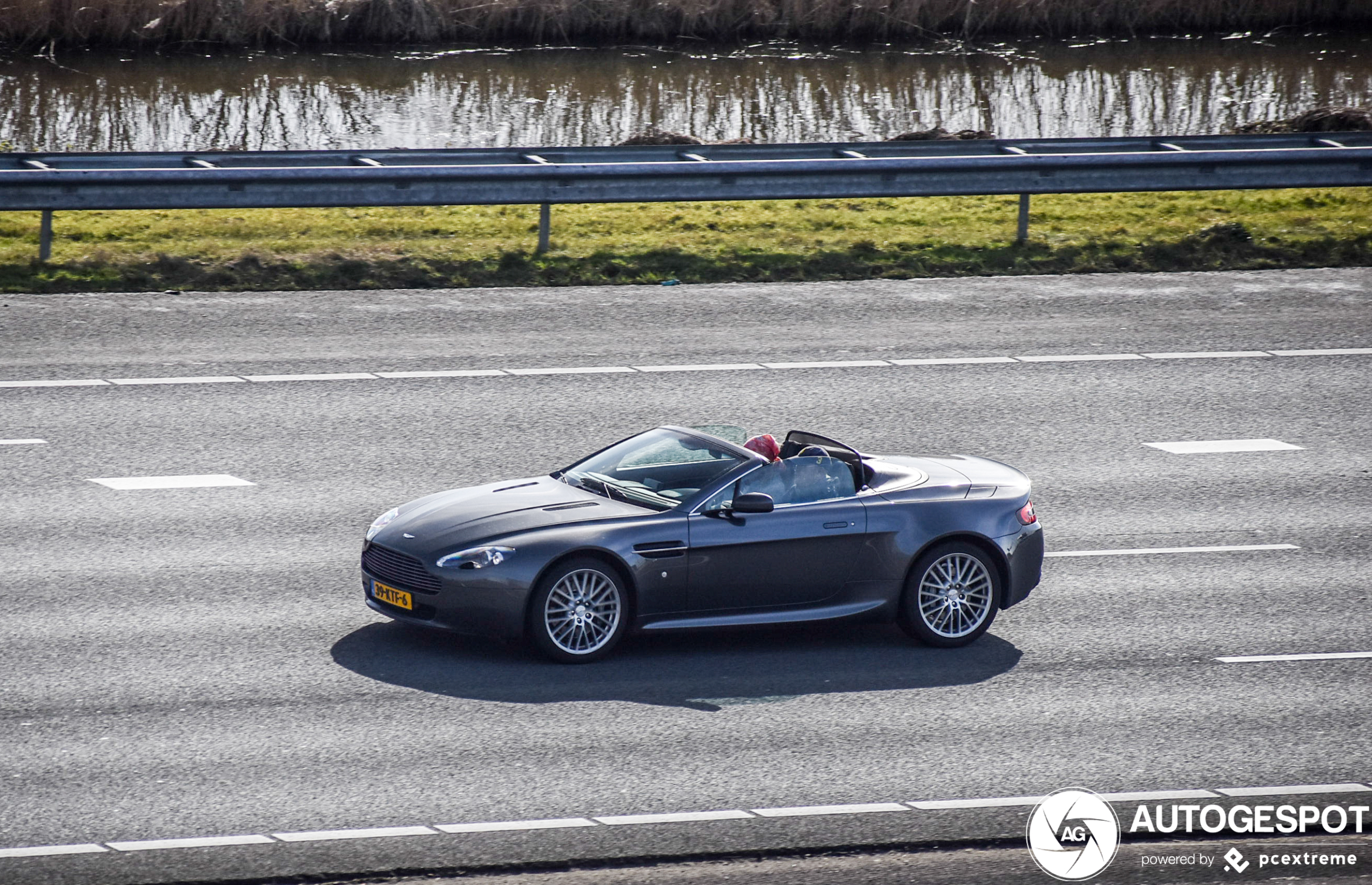 Aston Martin V8 Vantage Roadster