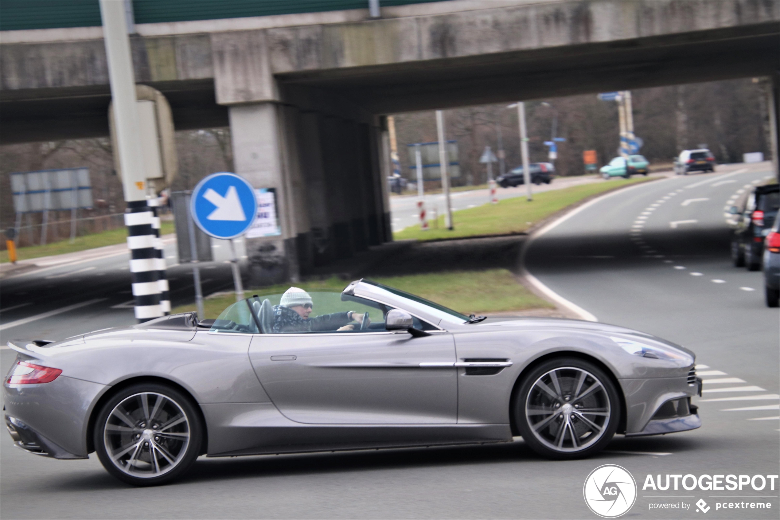 Aston Martin Vanquish Volante