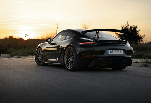 Porsche 718 Cayman GT4