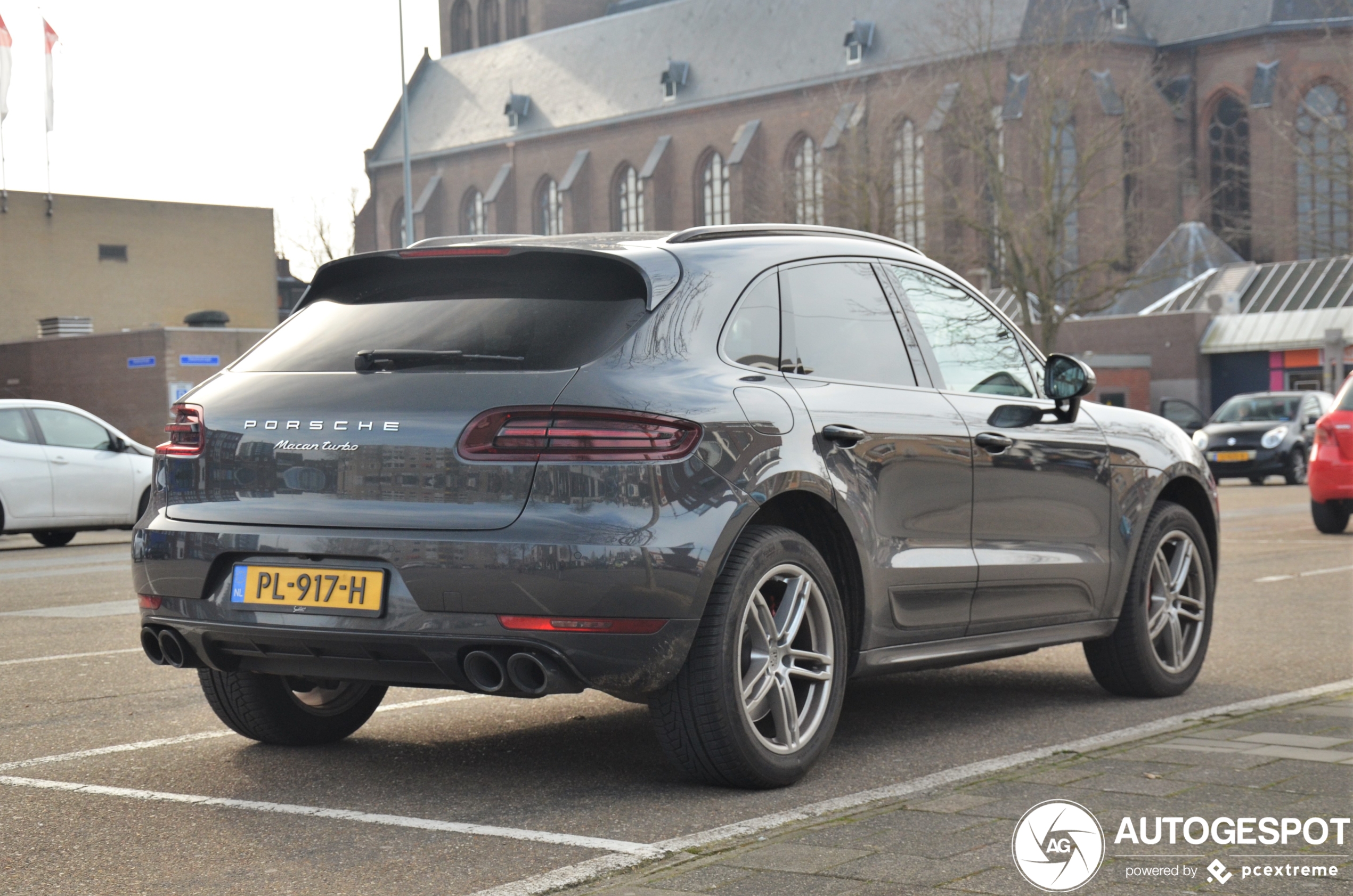 Porsche 95B Macan Turbo