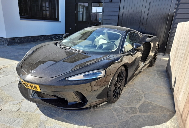 McLaren GT