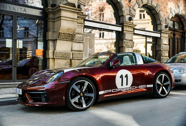 Porsche 992 Targa 4S Heritage Design Edition