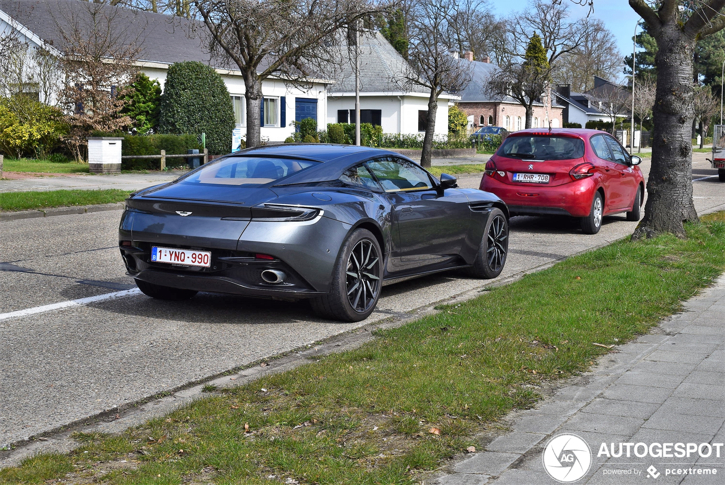 Aston Martin DB11