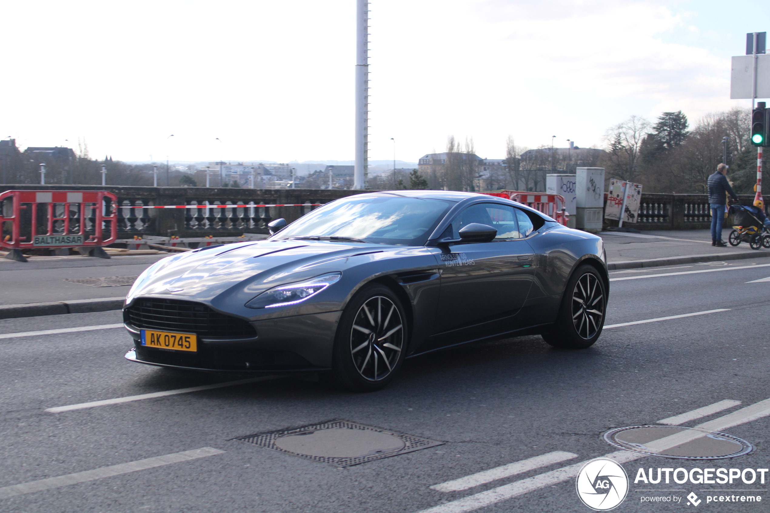 Aston Martin DB11