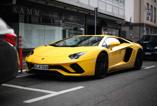 Lamborghini Aventador S LP740-4