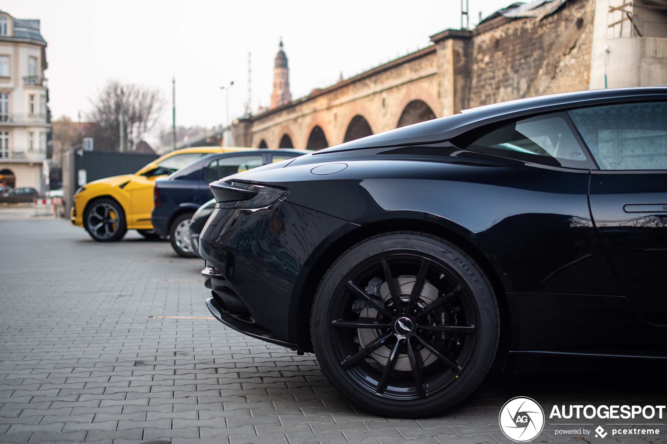 Aston Martin DB11 AMR