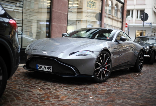 Aston Martin V8 Vantage 2018