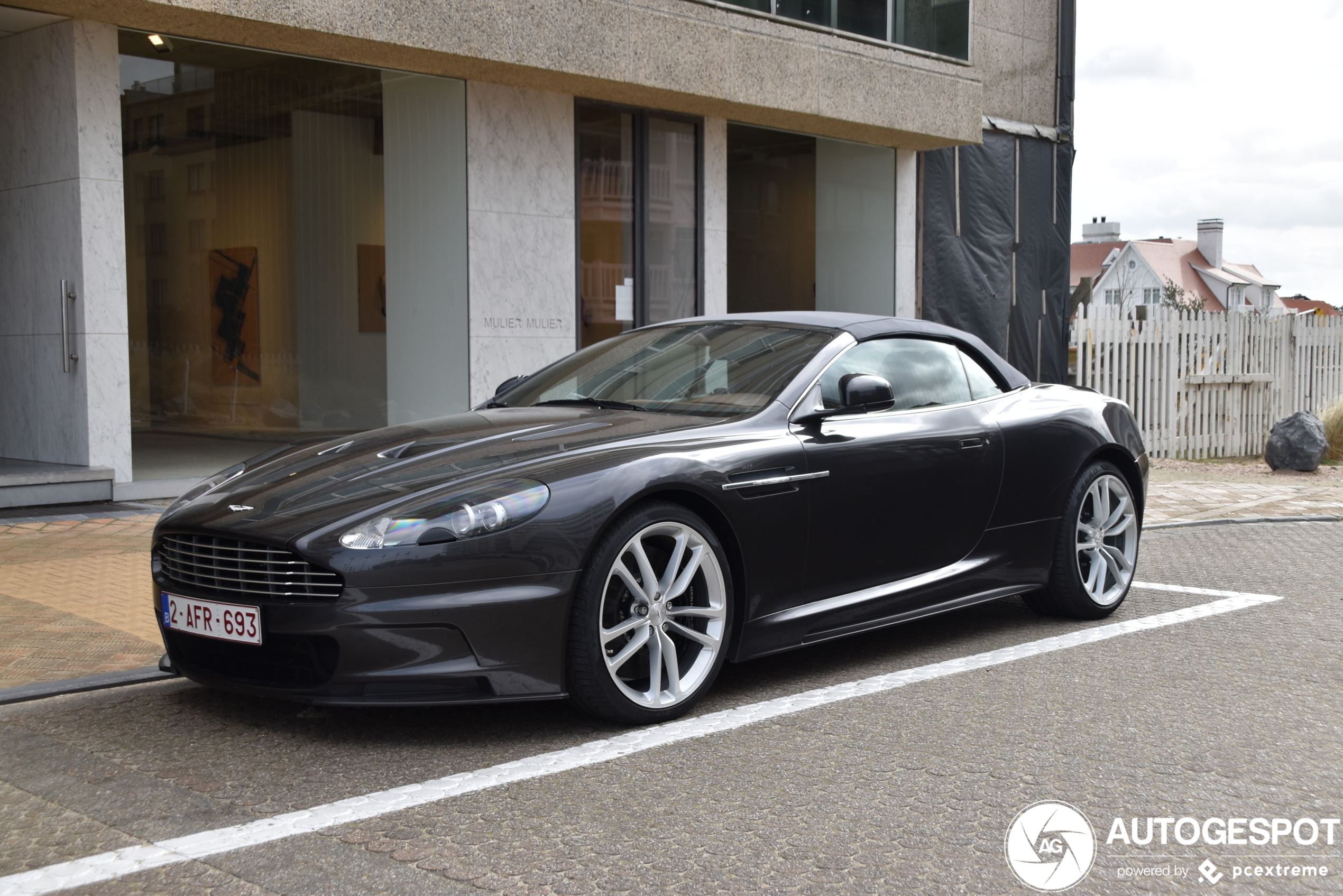 Aston Martin DBS Volante