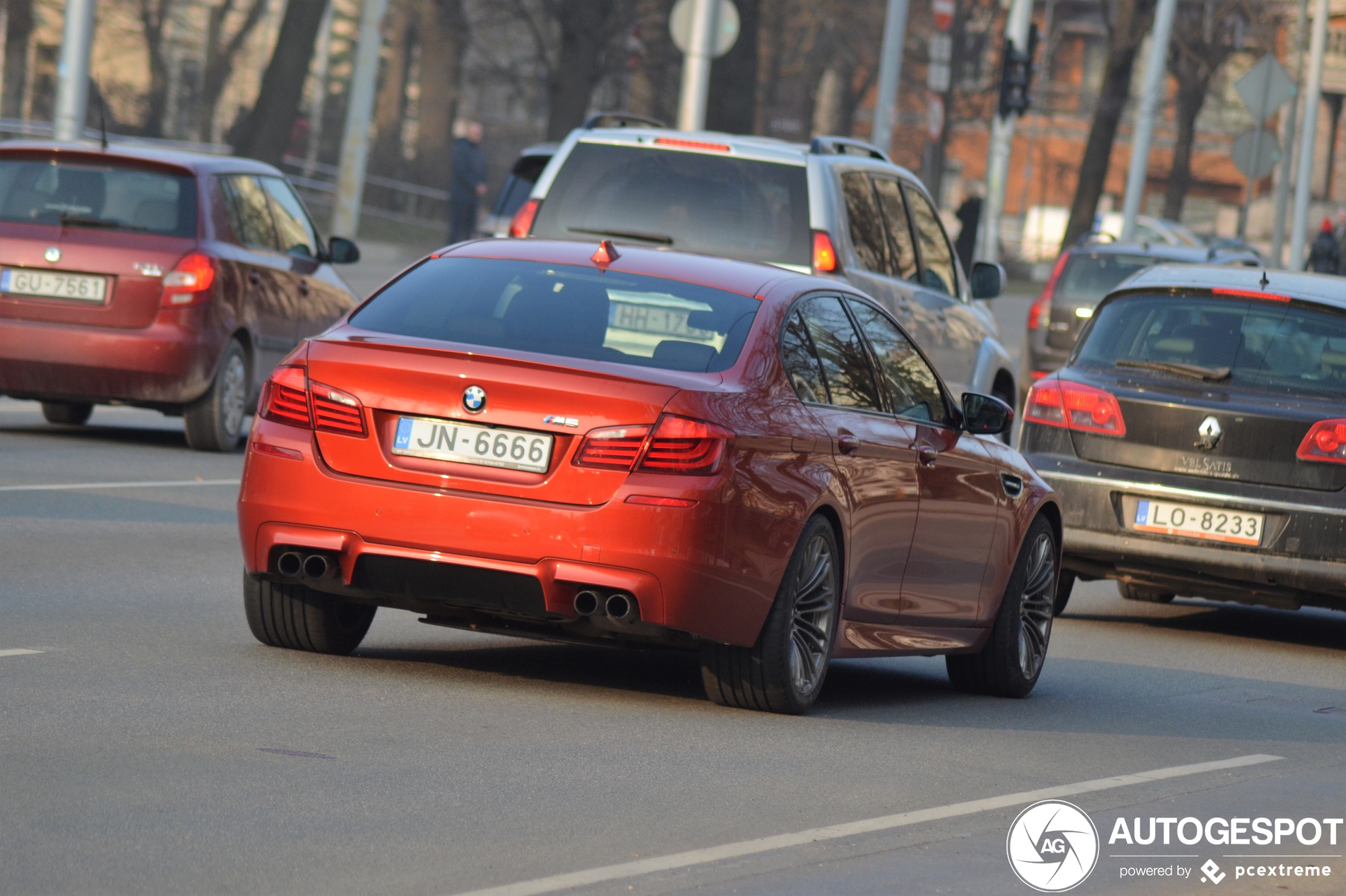 BMW M5 F10 2011