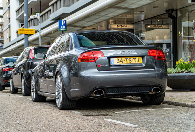 Audi RS4 Sedan