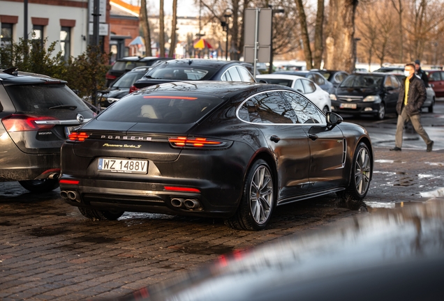 Porsche 971 Panamera Turbo S E-Hybrid Executive