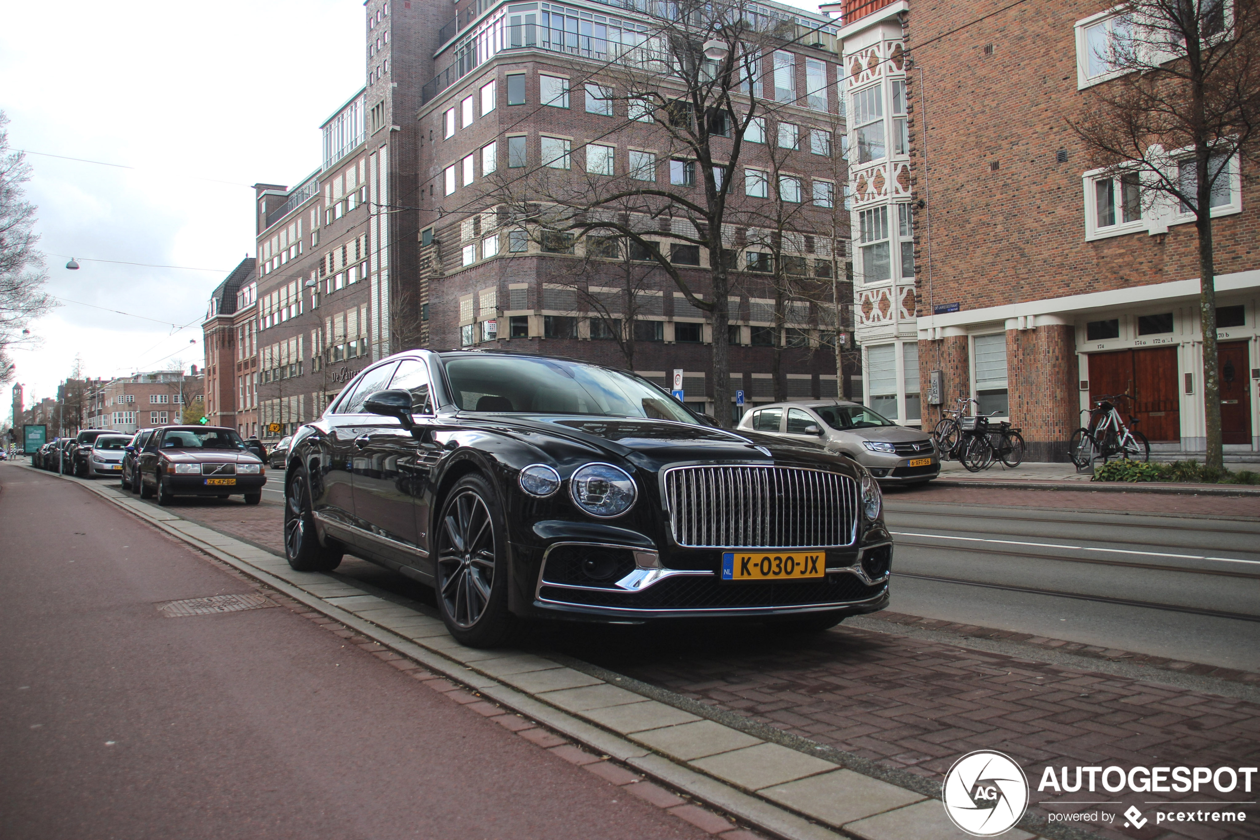 Bentley Flying Spur V8 2021