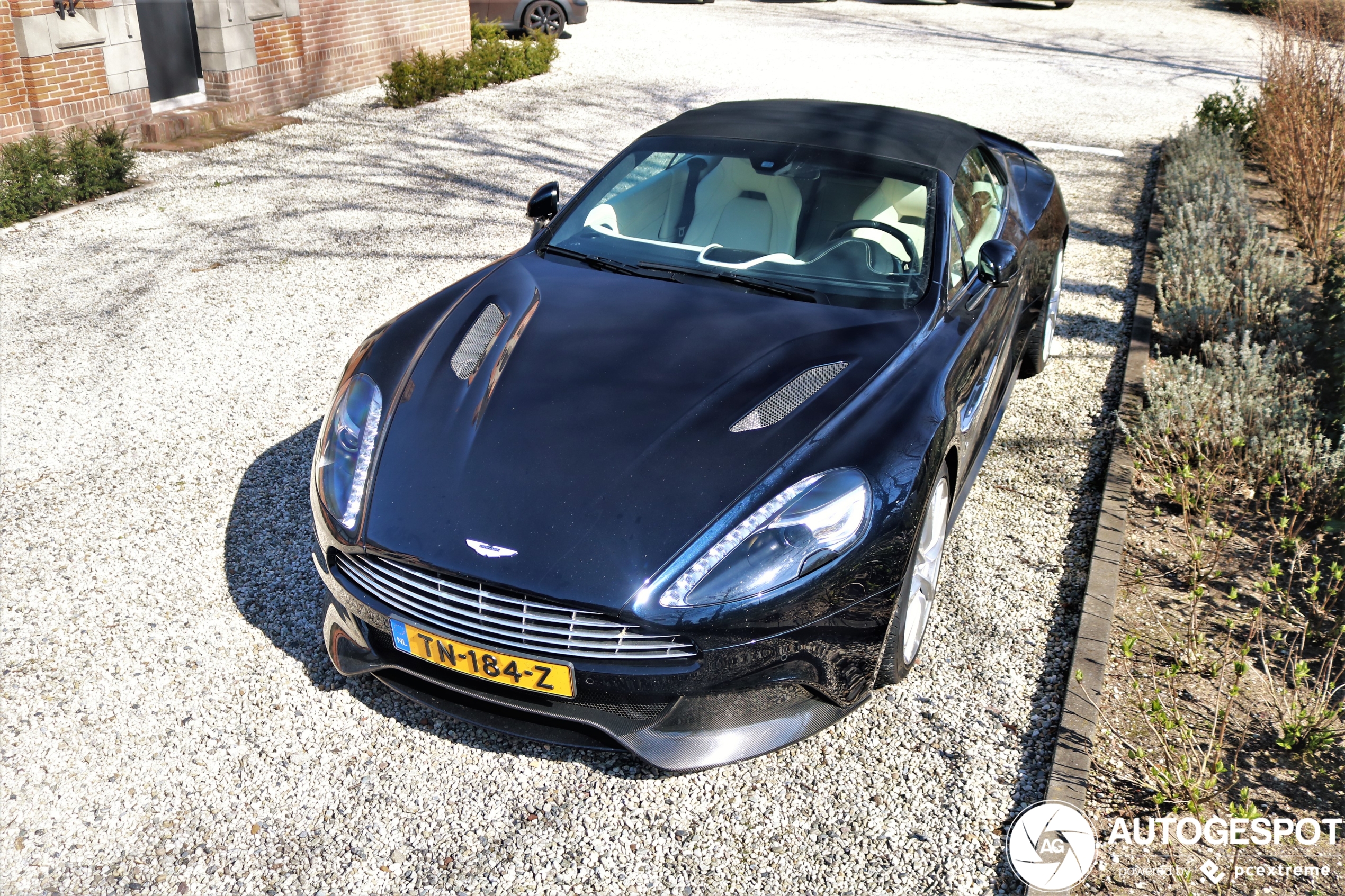 Aston Martin Vanquish Volante