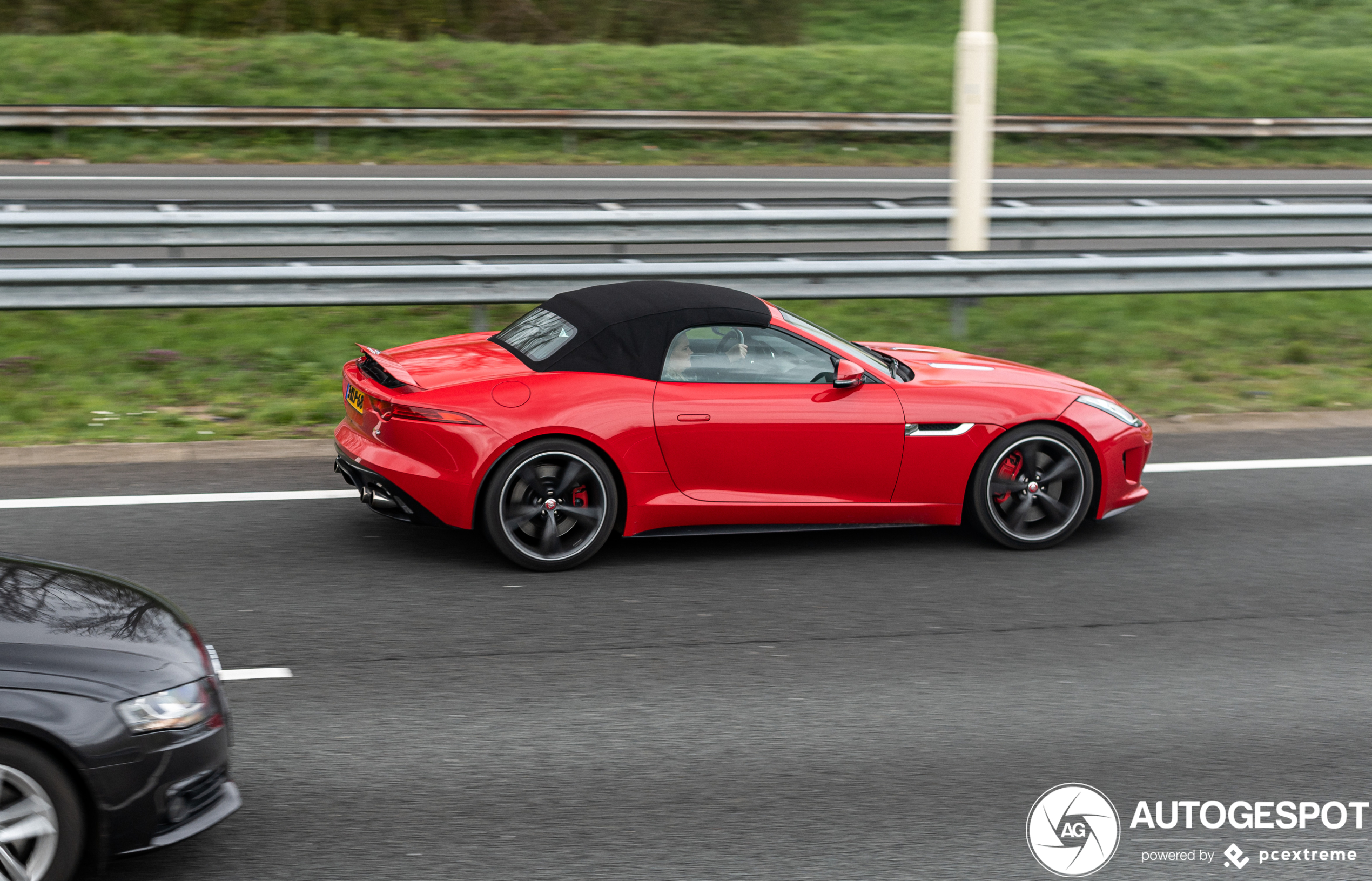 Jaguar F-TYPE S V8 Convertible