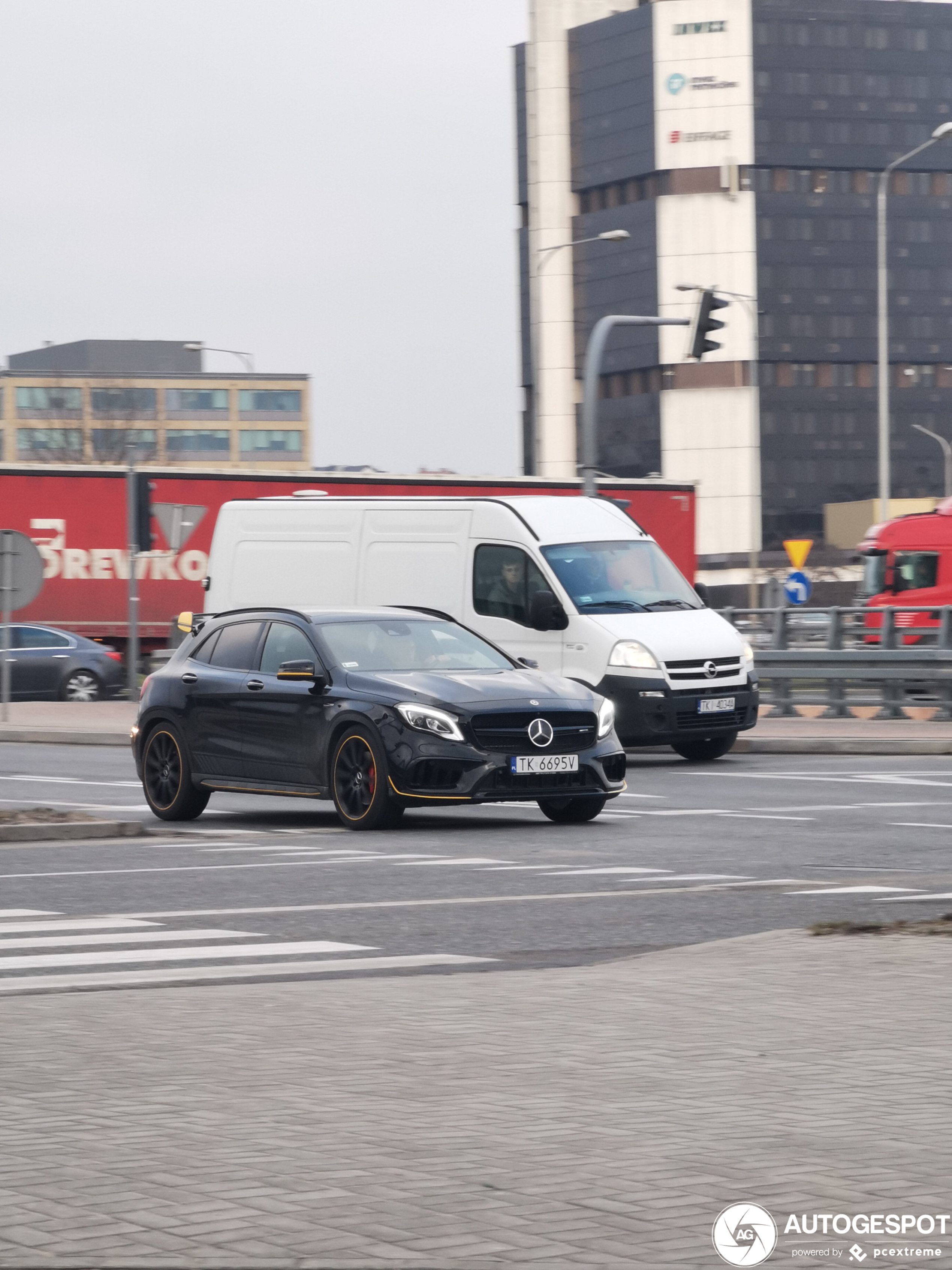 Mercedes-AMG GLA 45 X156 Yellow Night Edition