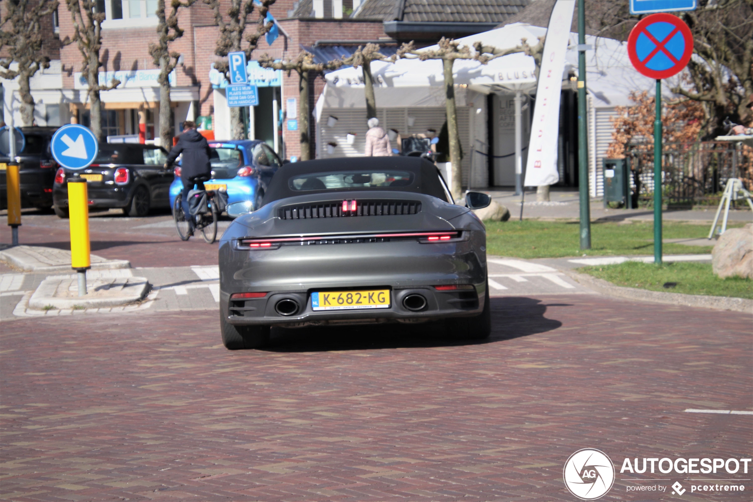 Porsche 992 Carrera 4S Cabriolet