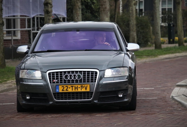 Audi S8 D3