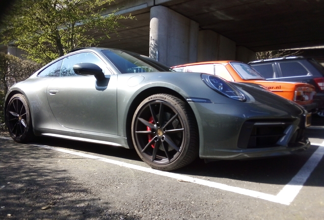 Porsche 992 Carrera 4S