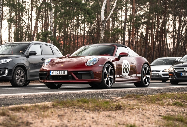 Porsche 992 Targa 4S Heritage Design Edition