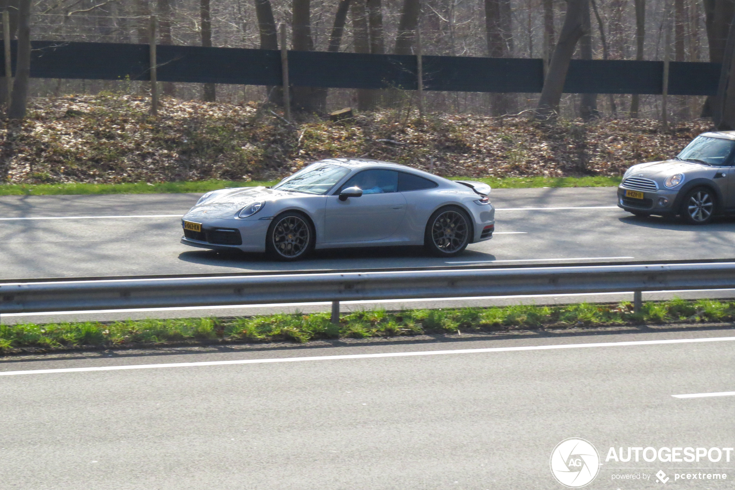 Porsche 992 Carrera 4S