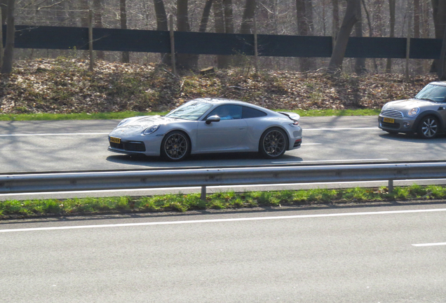 Porsche 992 Carrera 4S