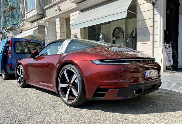 Porsche 992 Targa 4S Heritage Design Edition