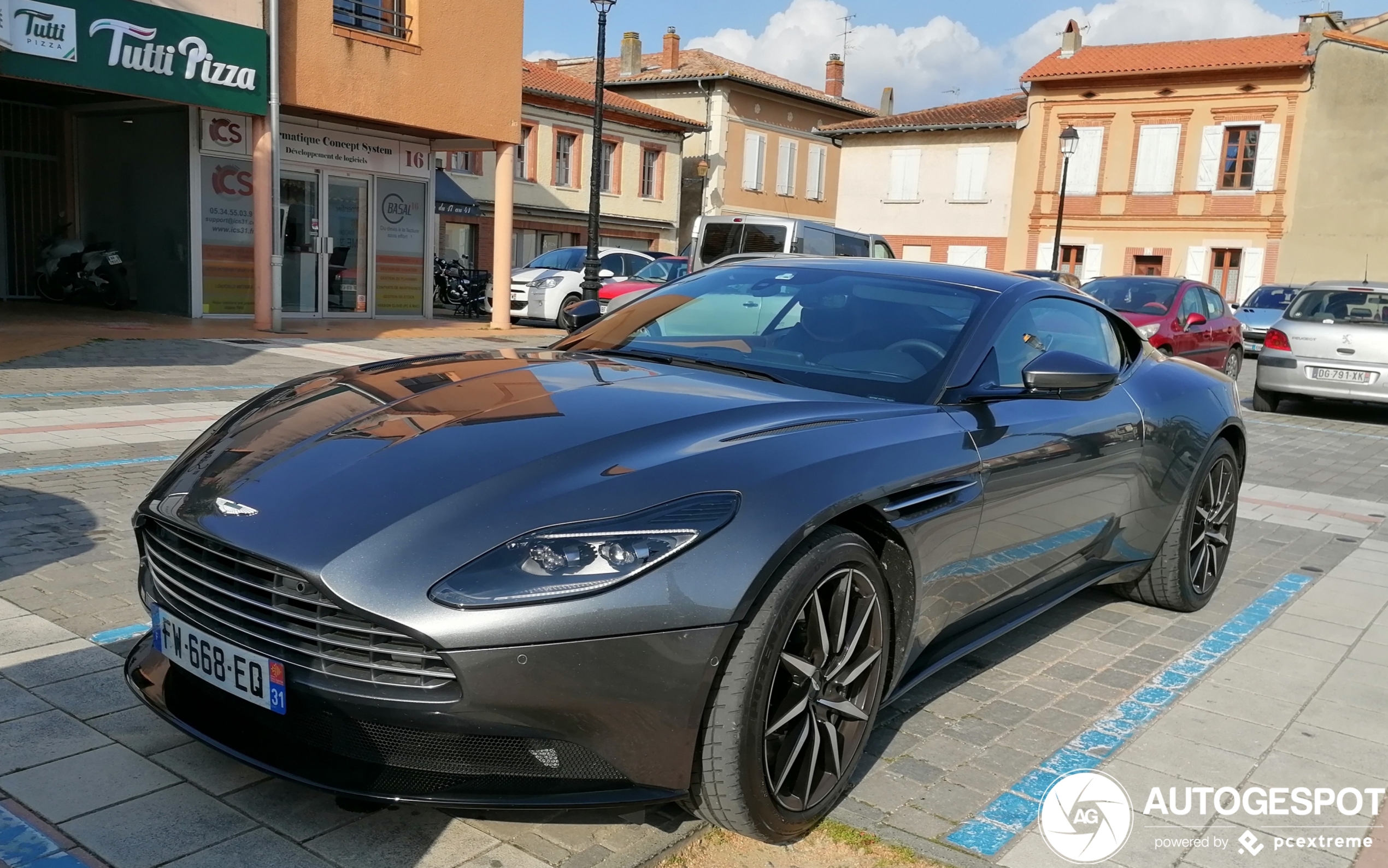 Aston Martin DB11 V8