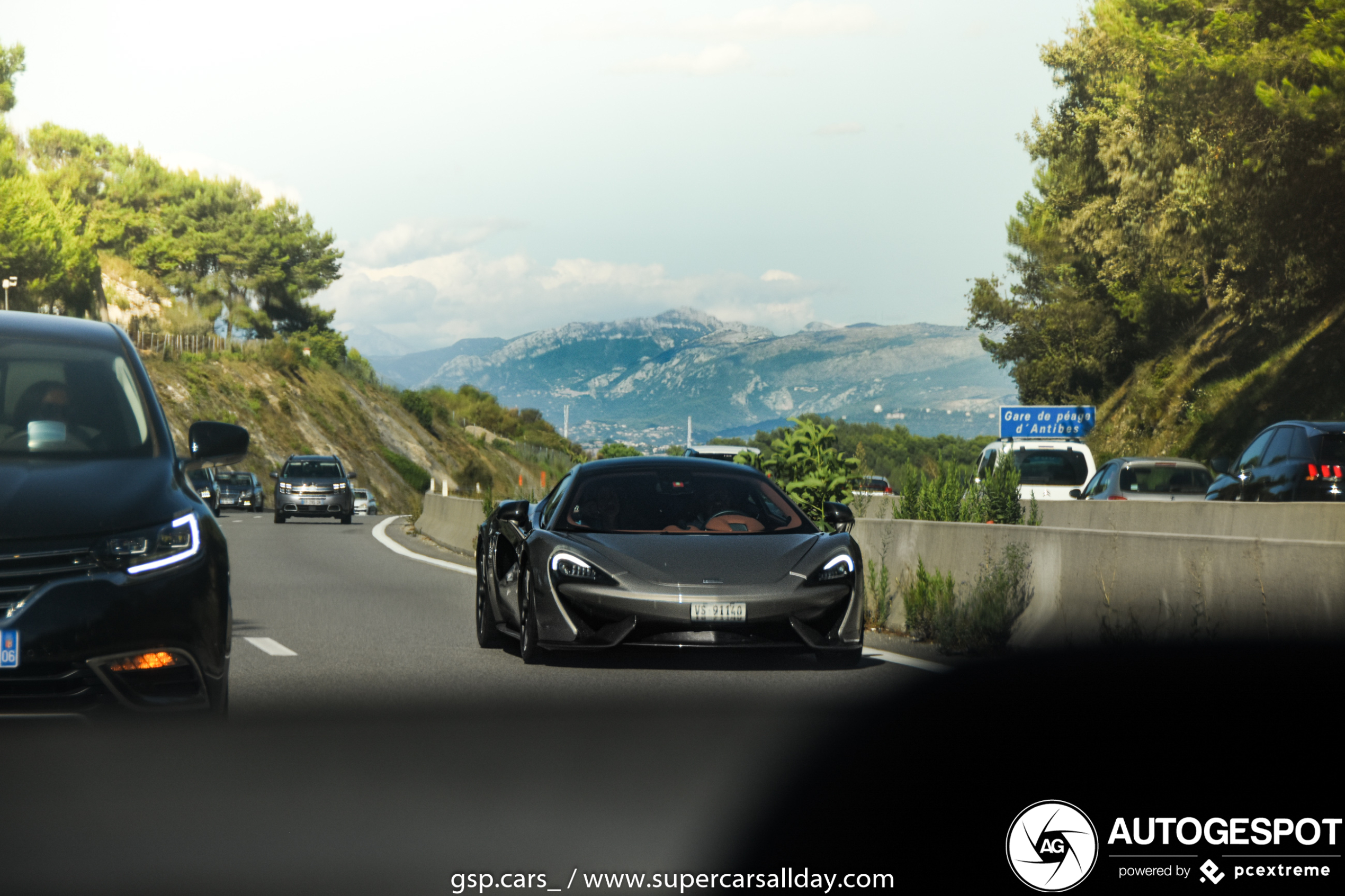 McLaren 570GT