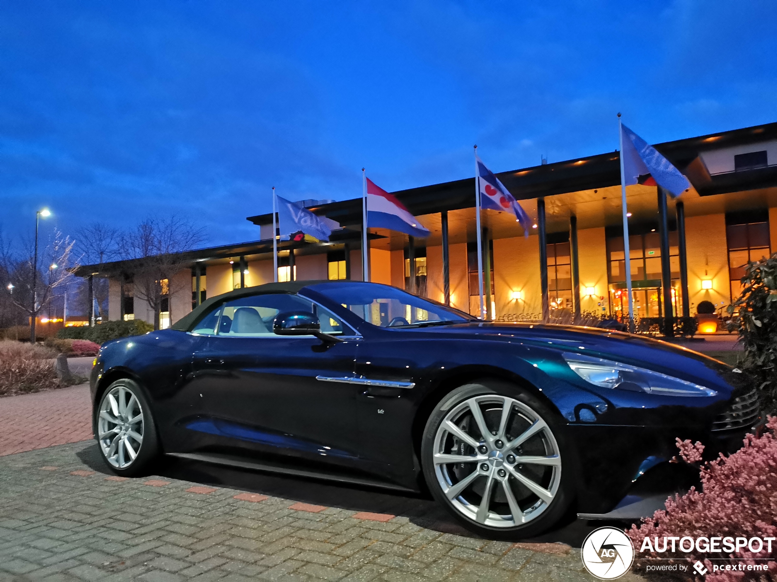 Aston Martin Vanquish Volante