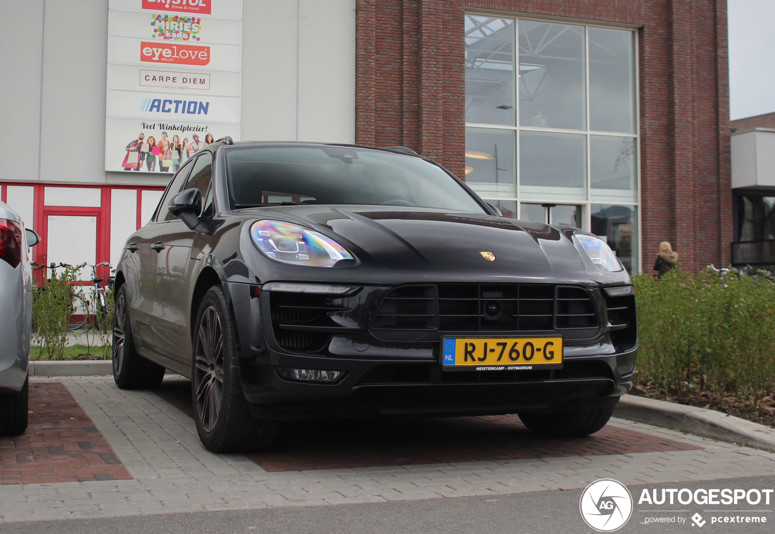 Porsche 95B Macan GTS