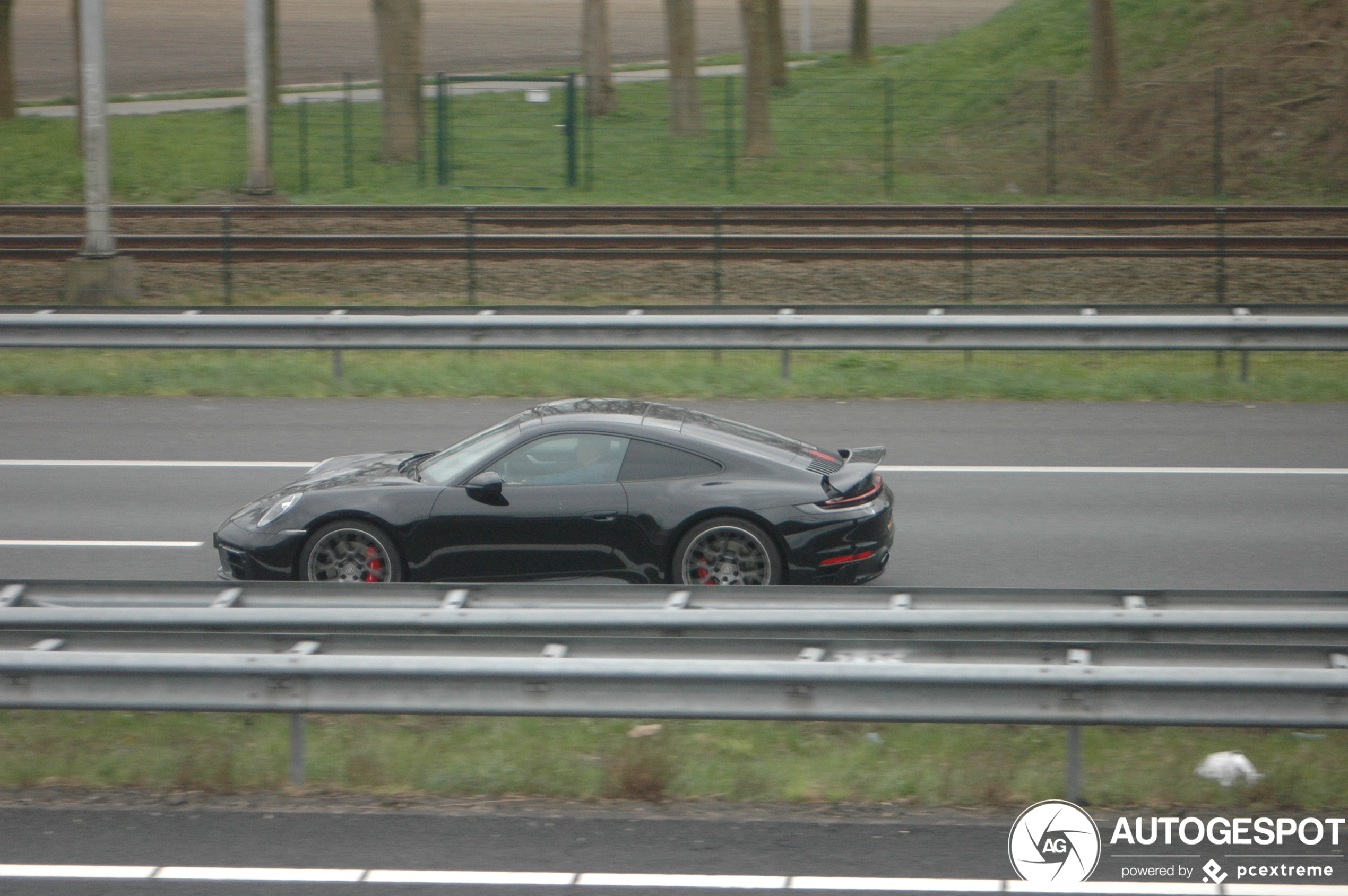 Porsche 992 Carrera 4S