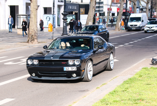 Dodge Challenger SRT-8