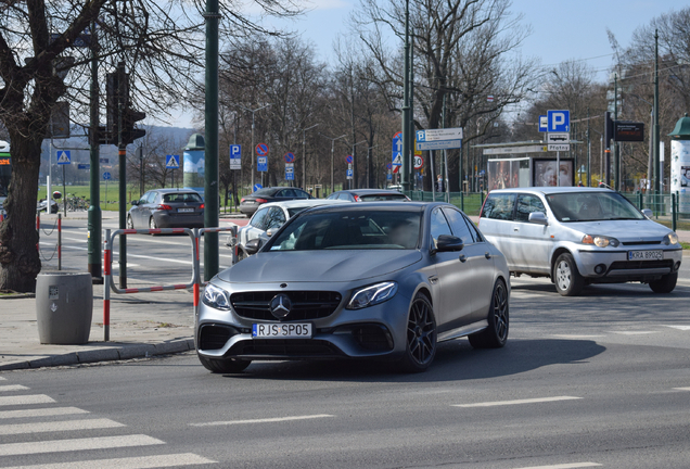 Mercedes-AMG E 63 S W213