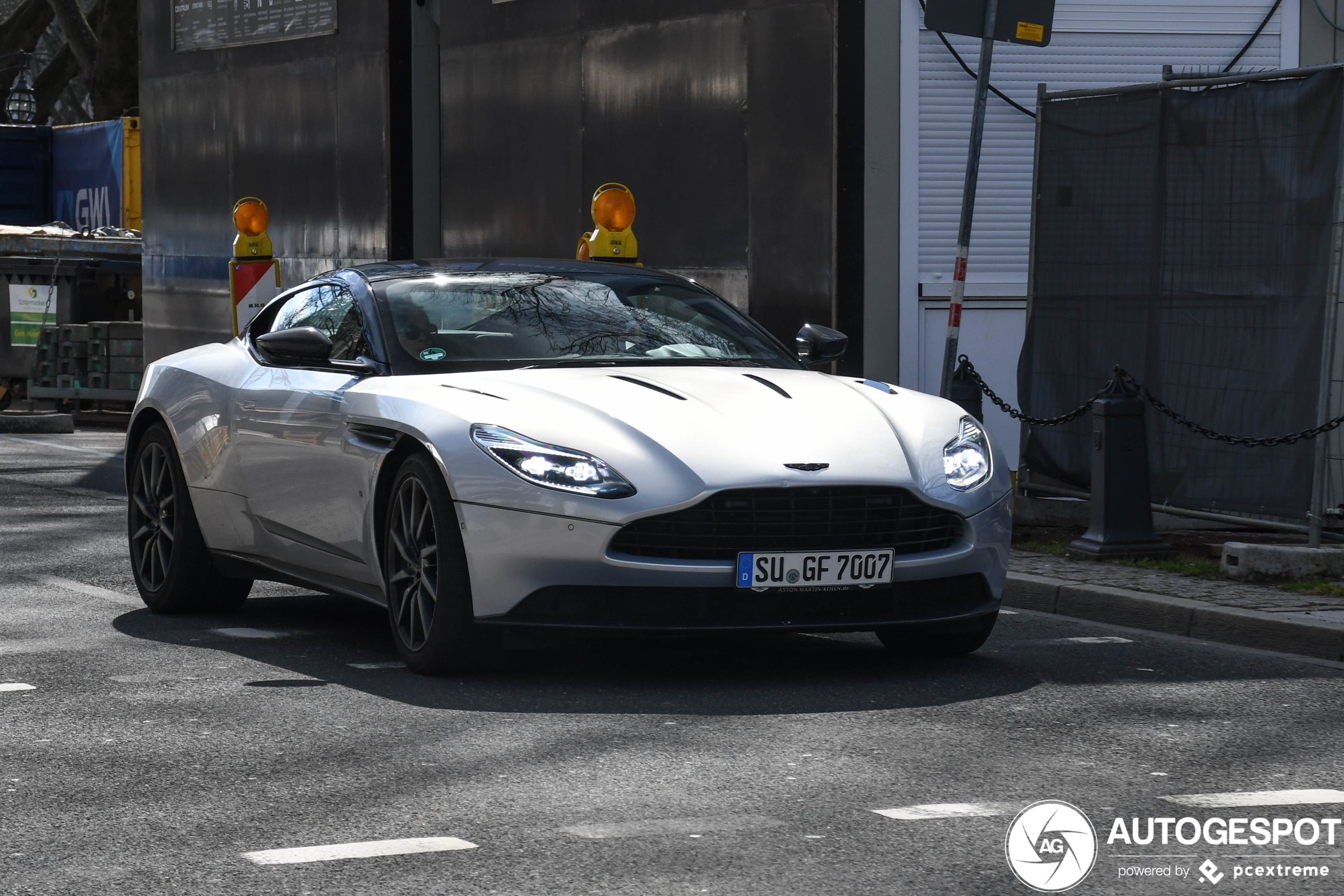 Aston Martin DB11