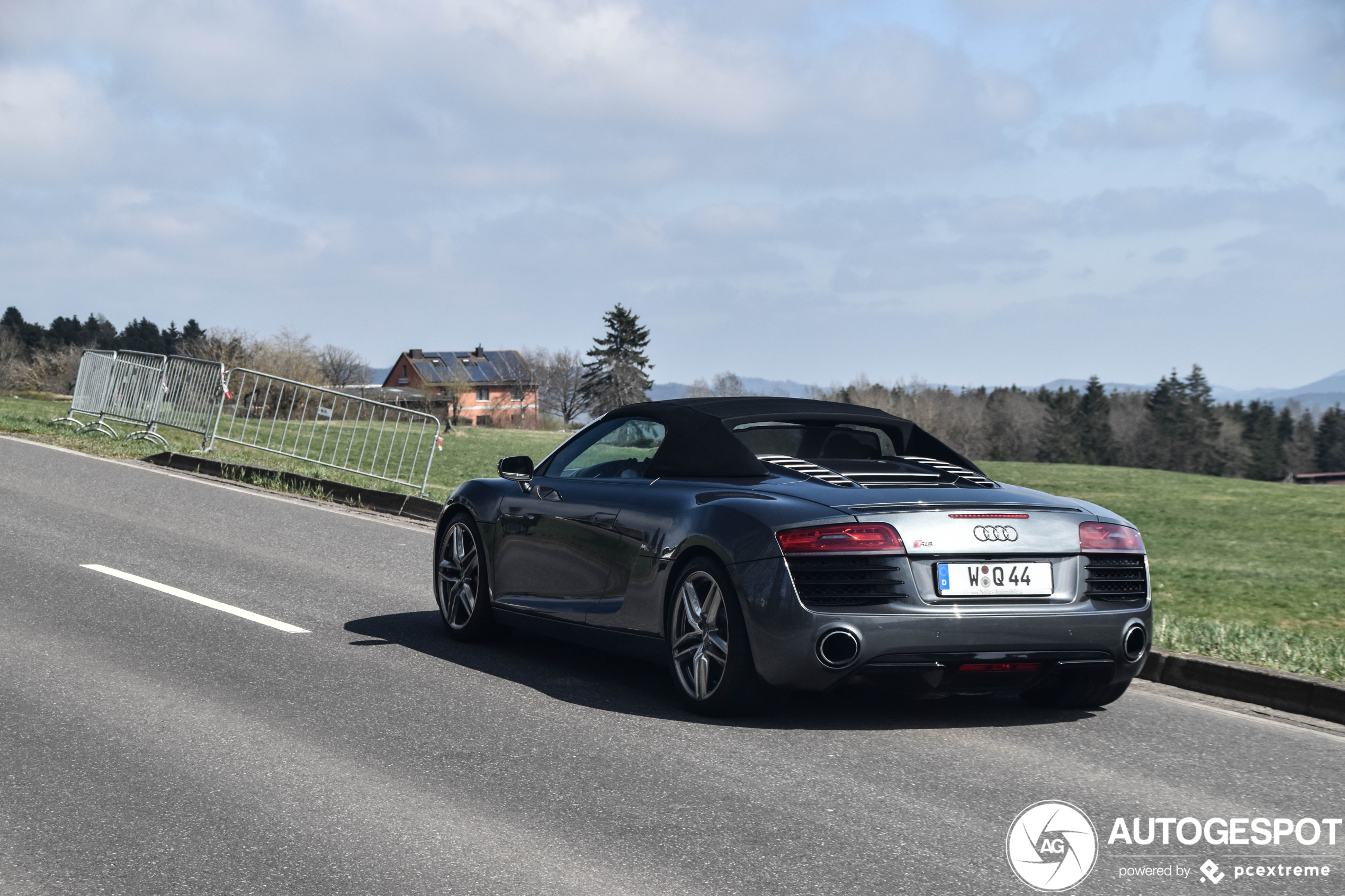 Audi R8 V8 Spyder 2013