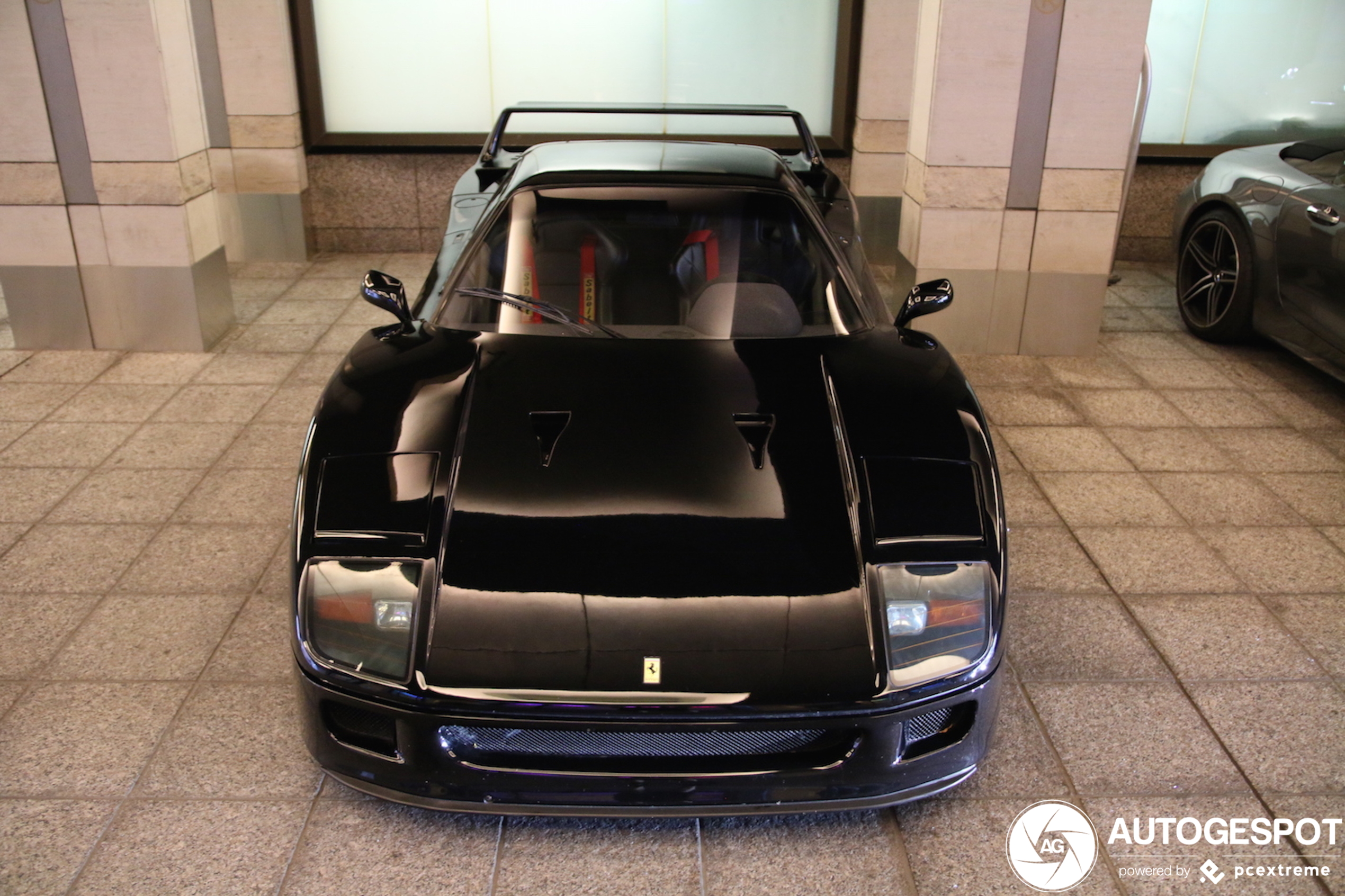 Zwarte Ferrari F40 is een parel uit Japan