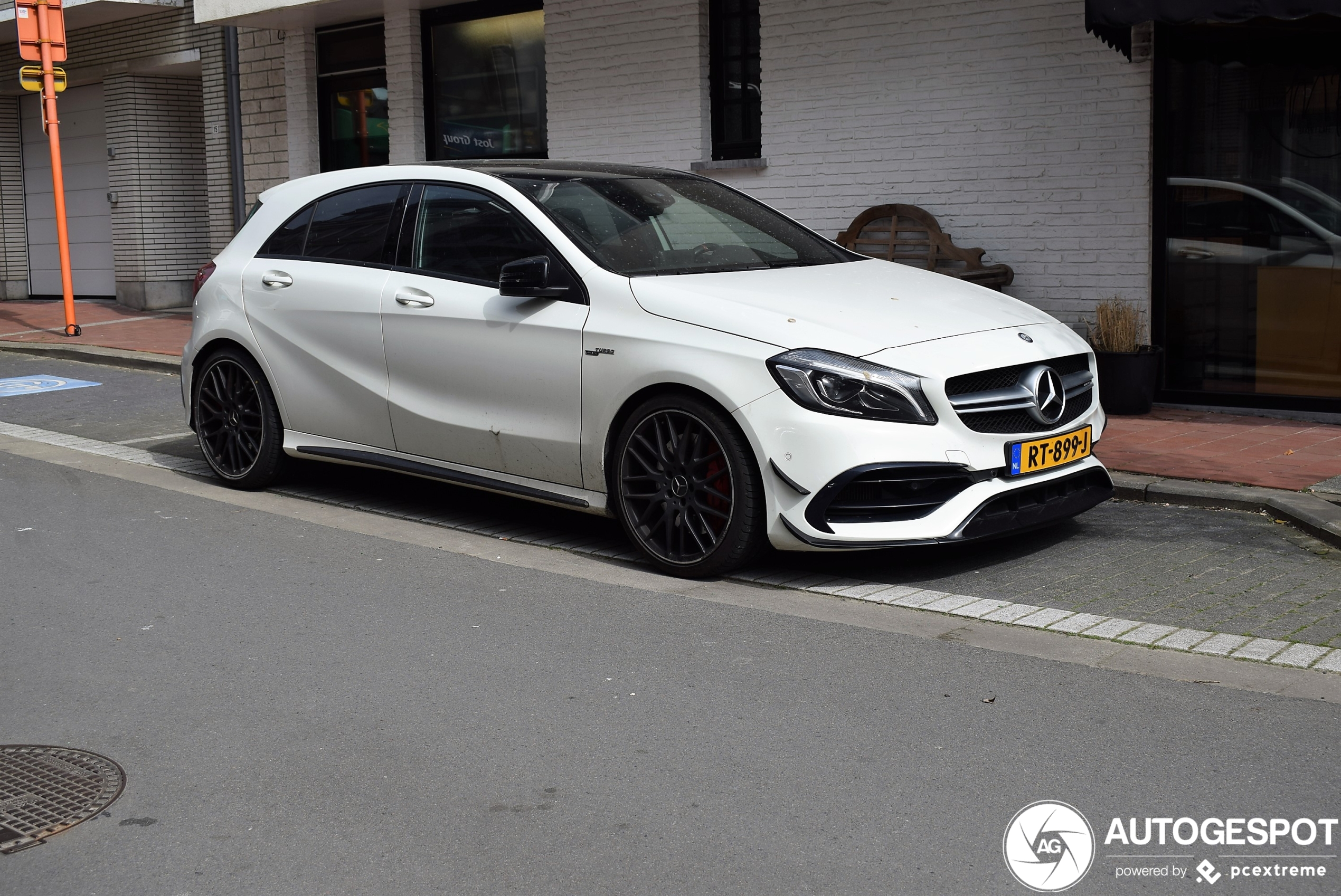 Mercedes-AMG A 45 W176 2015