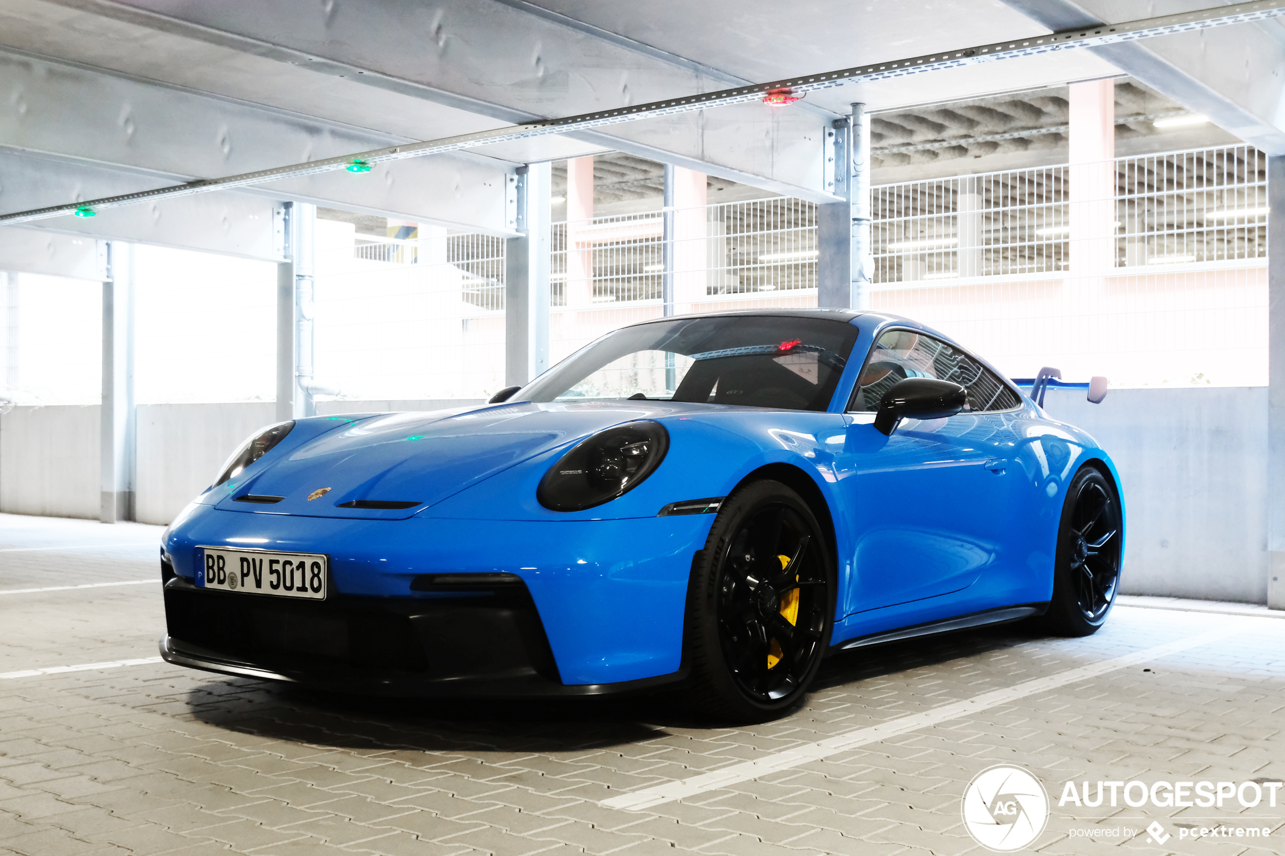 Porsche 992 GT3 in Shark Blue laat ons zwijmelen