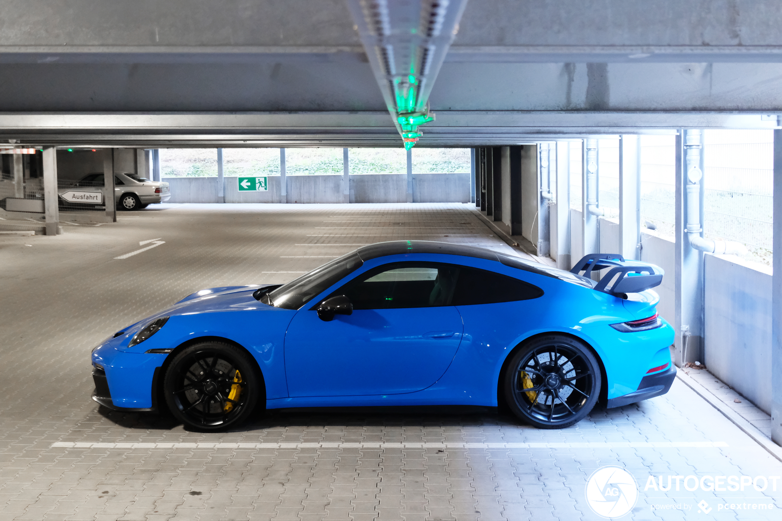 Porsche 992 GT3 in Shark Blue laat ons zwijmelen